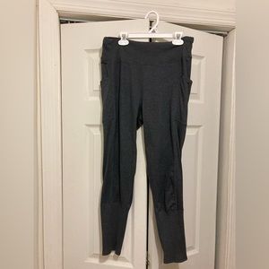 Threads 4 Thought, Gretel ribbed detail performance legging, Dark Grey, Size L